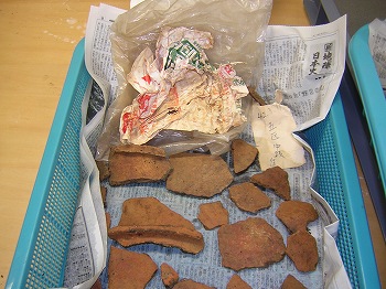 洗浄途中の埴輪