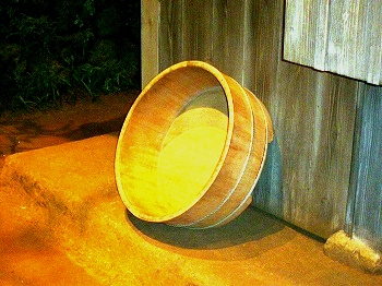 盥（たらい）　山のいえの前にあります