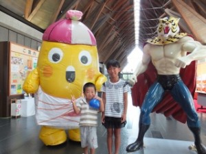 はに坊、タイガーマスクと一緒に