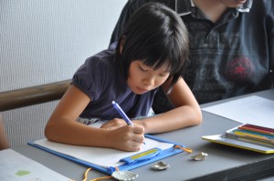 出土品観察の様子（２）